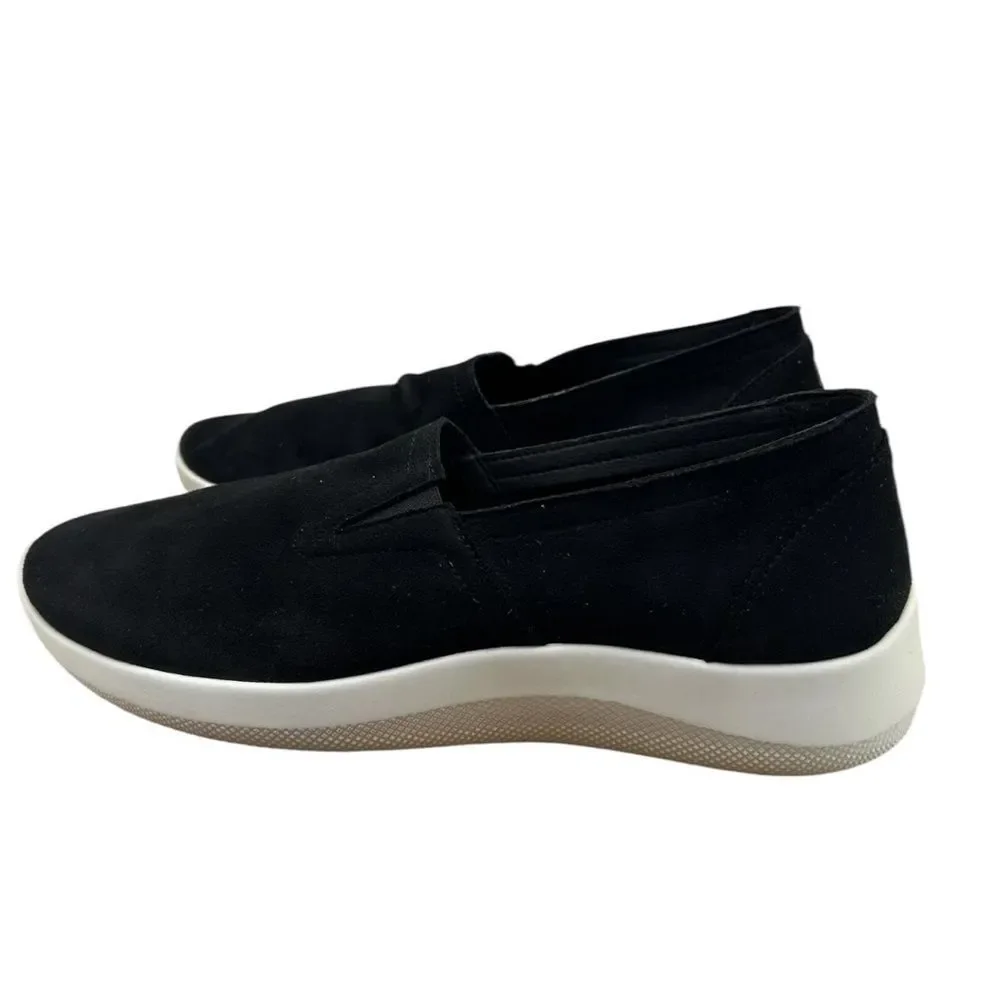 Arcopedico Black and White Sneakers‎